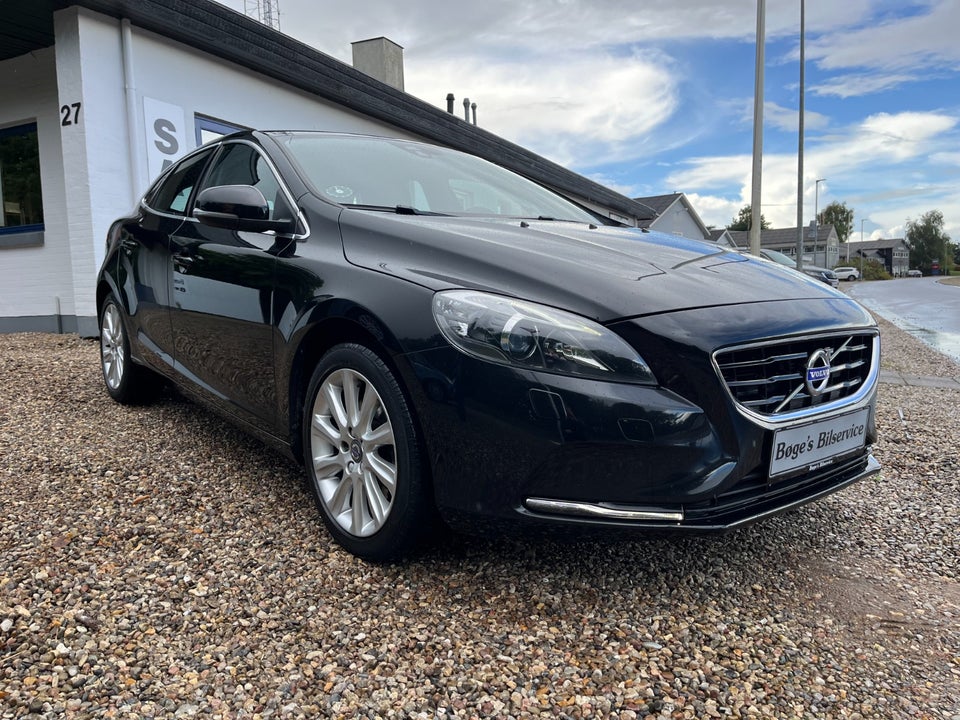 Volvo V40 2,0 T2 122 Momentum 5d