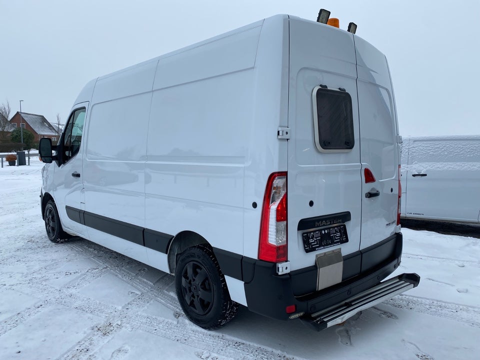 Renault Master IV T33 2,3 dCi 150 L2H2 Kassevogn