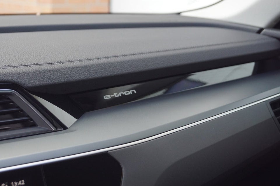 Audi Q8 e-tron 55 Advanced quattro 5d