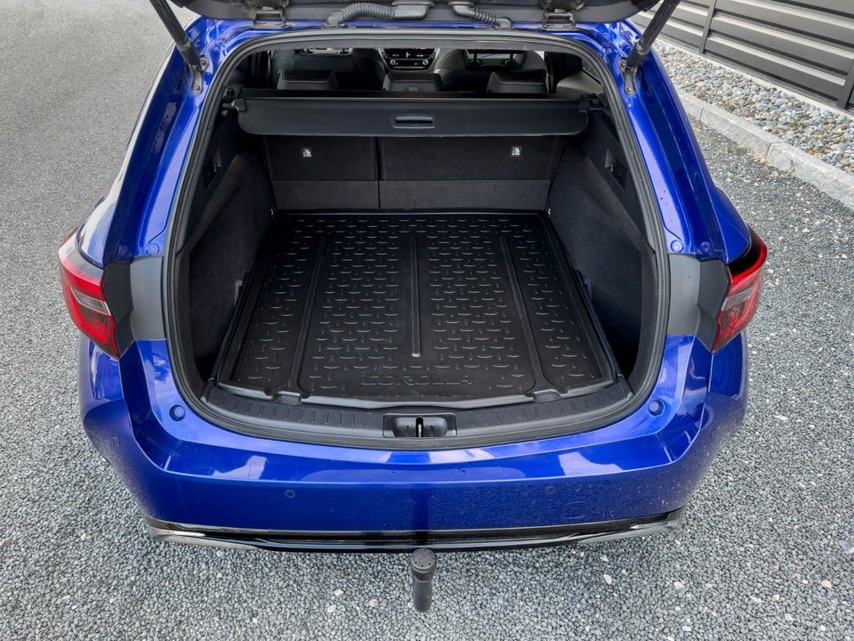 Toyota Corolla 1,8 Hybrid Style Touring Sports e-CVT 5d