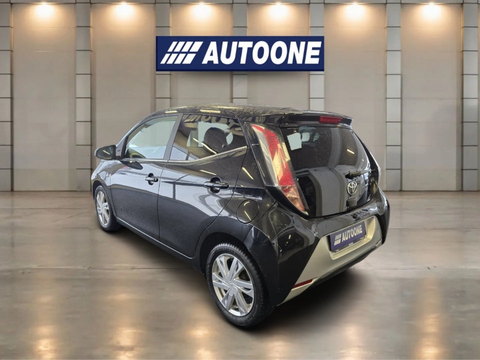 Toyota Aygo 1,0 VVT-i x-black 5d