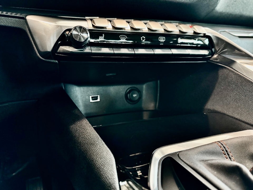 Peugeot 3008 1,2 e-THP 130 Active 5d