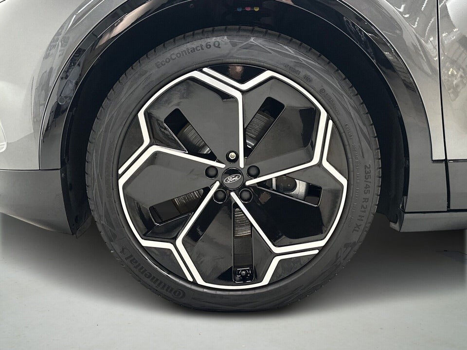 Ford Capri 82 Select Extended Range 5d