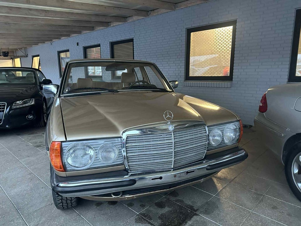Mercedes 230 E 2,3  4d