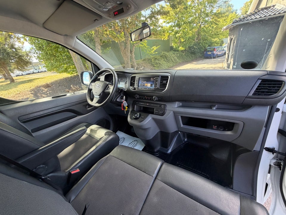 Toyota ProAce 2,0 D 180 Medium Comfort aut. 6d