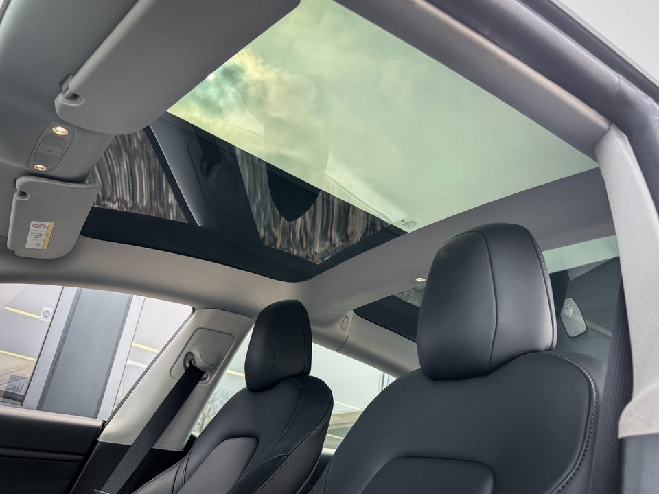 Tesla Model 3 Standard Range+ RWD 4d