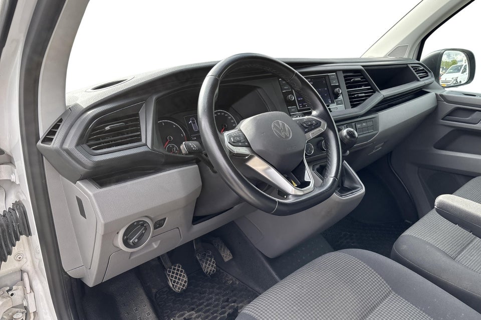 VW Transporter 2,0 TDi 110 Kassevogn lang