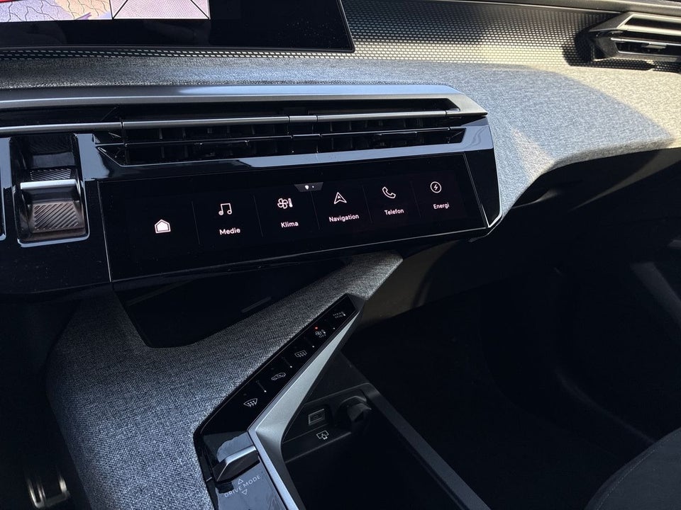 Peugeot e-3008 77 GT Pack 5d