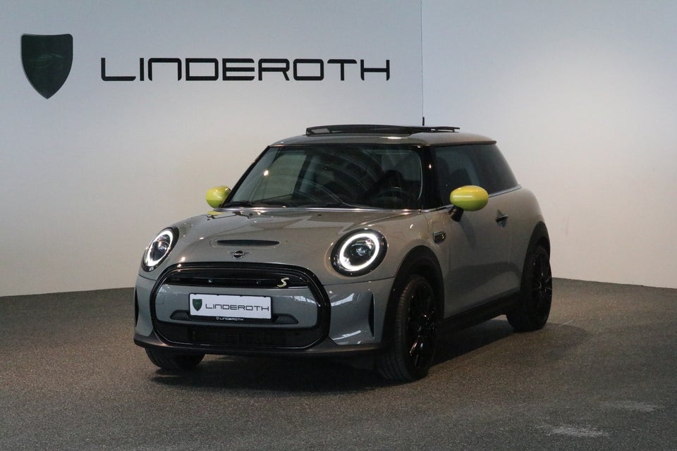 MINI Cooper SE Essential 3d