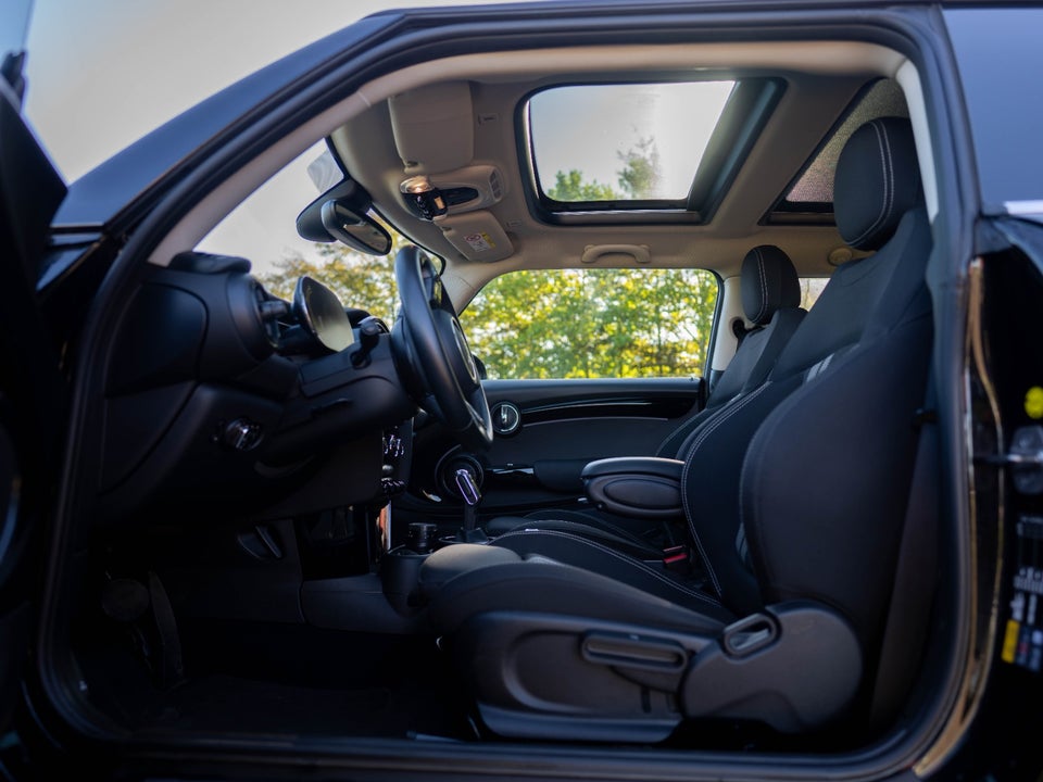 MINI Cooper SE Essential 3d