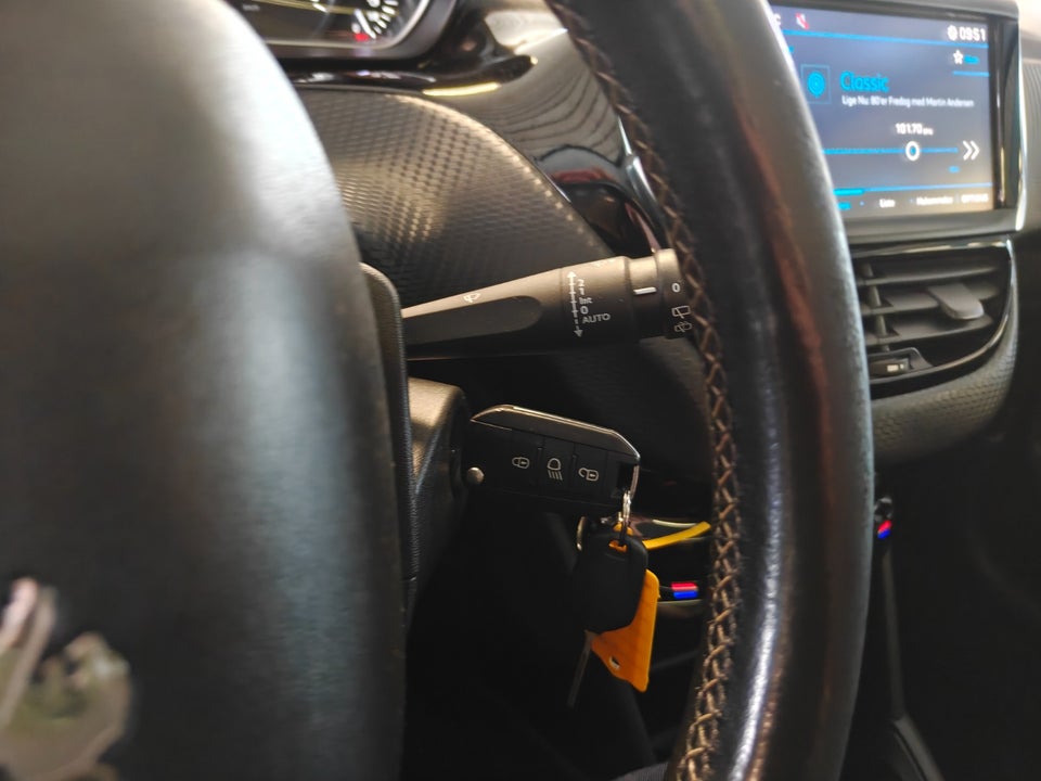 Peugeot 208 1,2 PureTech 82 Allure Sky 5d