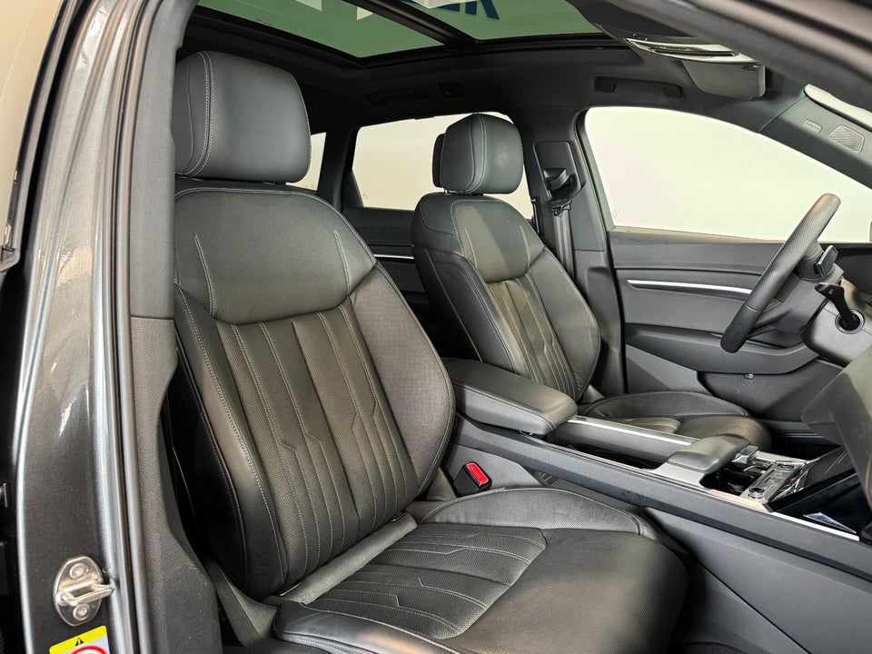 Audi Q8 e-tron 55 S-line quattro 5d