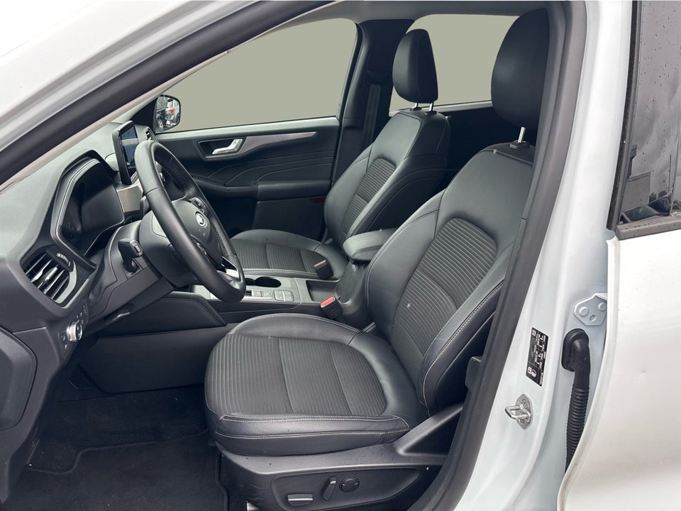 Ford Kuga 2,5 HEV Titanium X CVT 5d