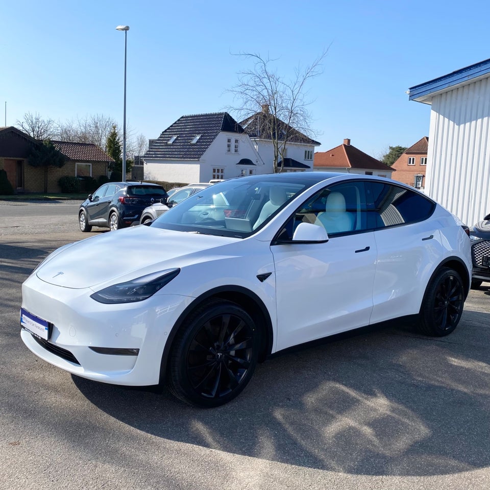 Tesla Model Y Long Range AWD 5d