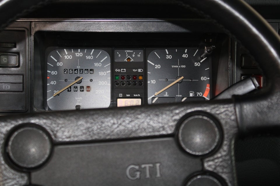 VW Golf I 1,8 GTi Pirelli 3d