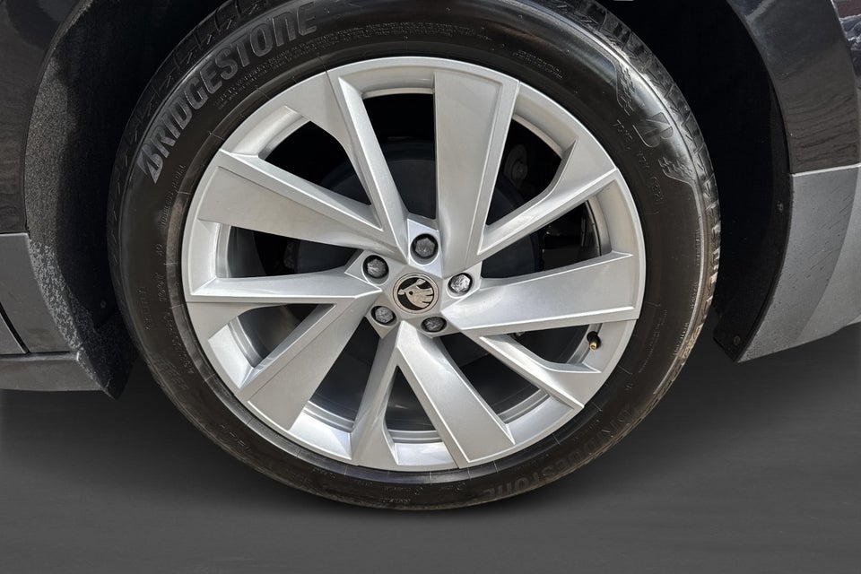 Skoda Enyaq 60 iV Loft 5d