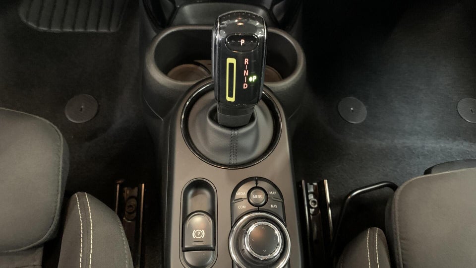 MINI Cooper SE Essential 3d