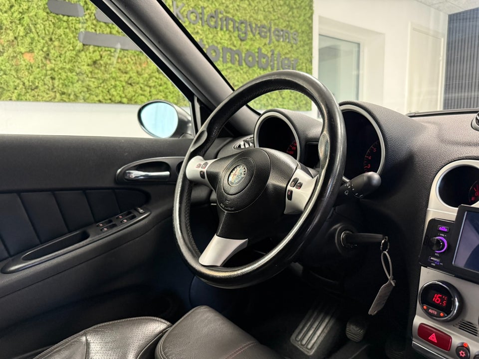 Alfa Romeo 156 2,0 JTS Berlina 4d