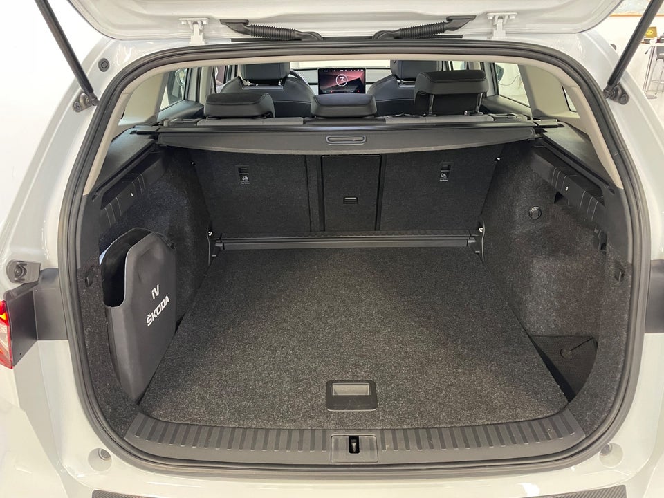 Skoda Enyaq 60 iV Loft 5d