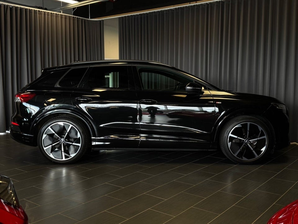 Audi Q4 e-tron 40 S-line 5d