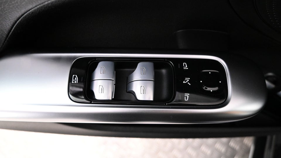 Mercedes C300 e 2,0 AMG Line stc. aut. 5d