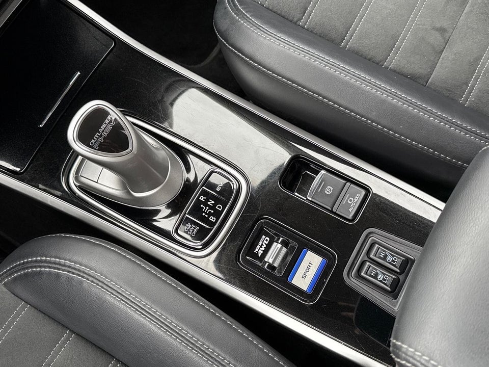 Mitsubishi Outlander 2,4 PHEV Intense CVT 4WD 5d