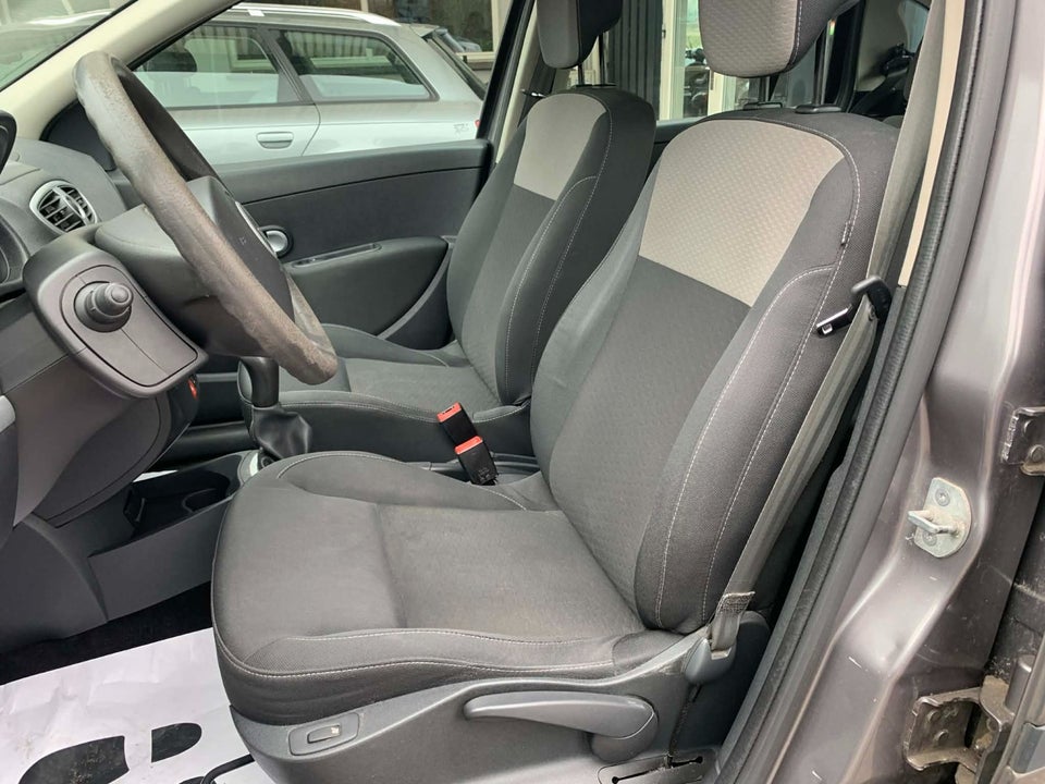 Renault Clio III 1,2 16V Authentique Sport Tourer 5d