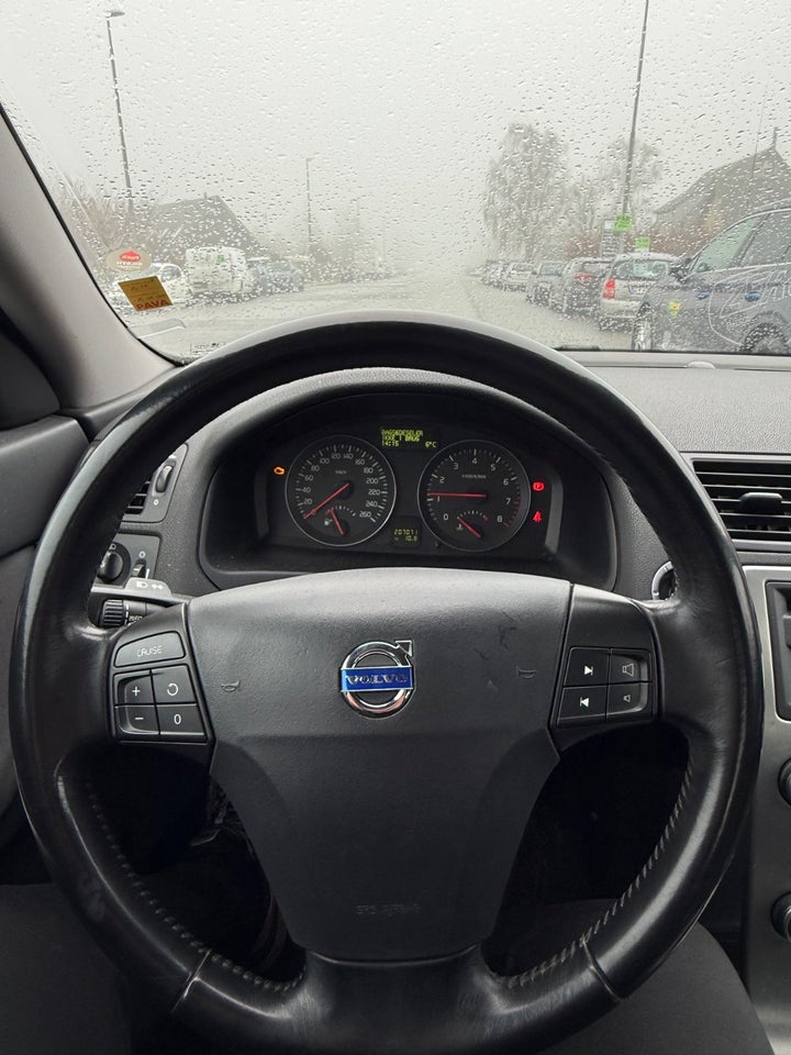 Volvo S40 1,8 Momentum 4d