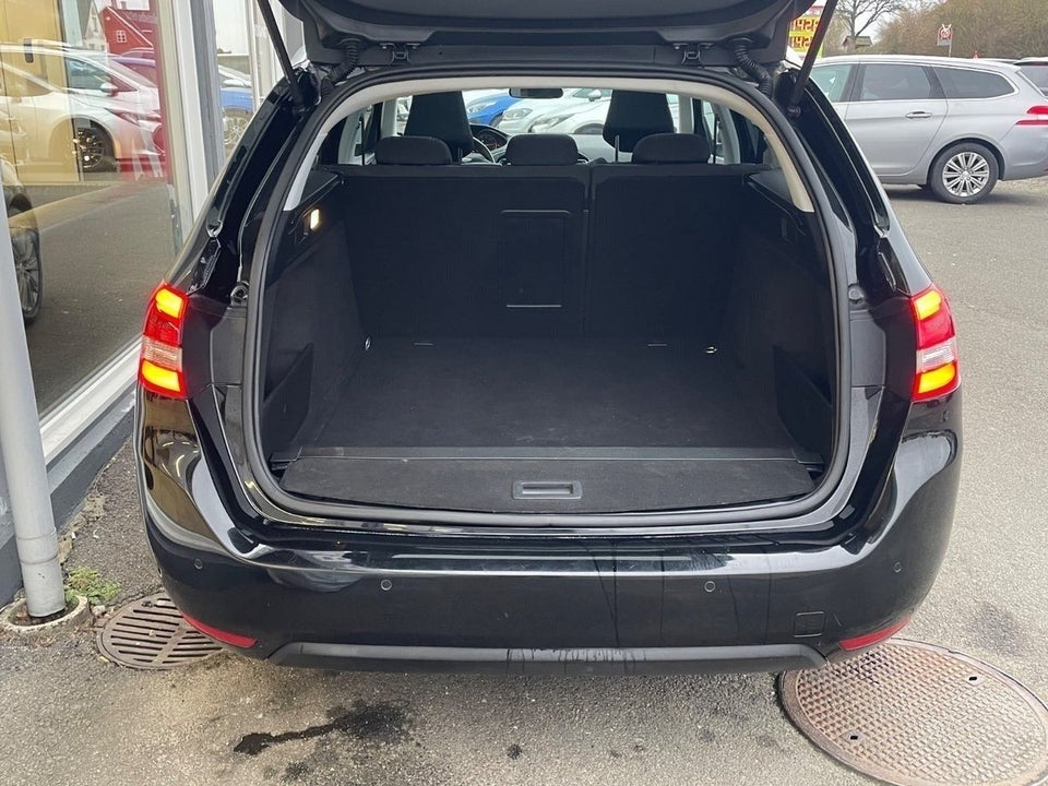 Peugeot 308 1,6 BlueHDi 120 Allure Sky SW 5d