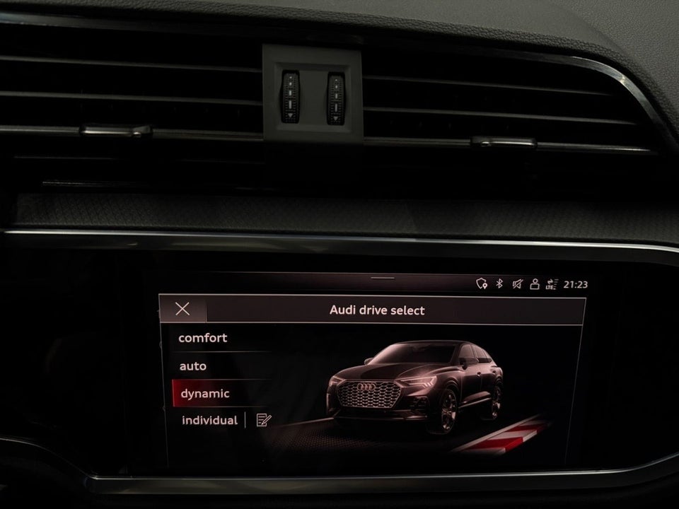 Audi Q3 45 TFSi e Attitude plus Sportback S-tr. 5d