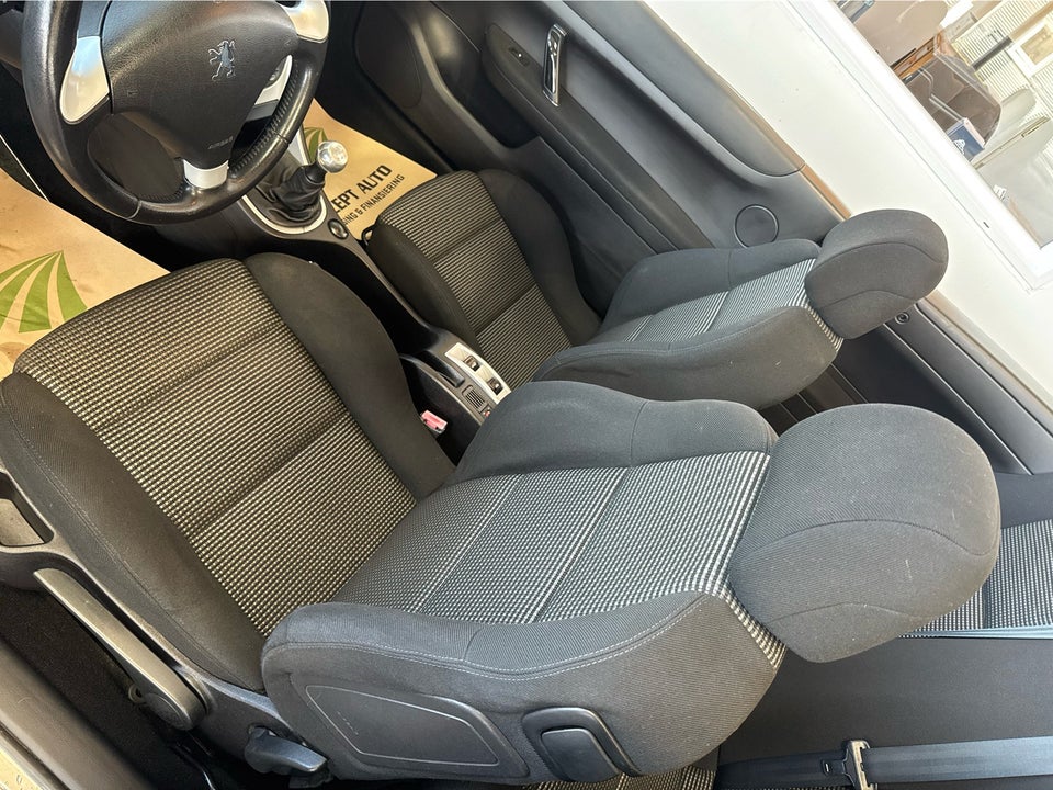 Peugeot 307 2,0 16V CC 2d