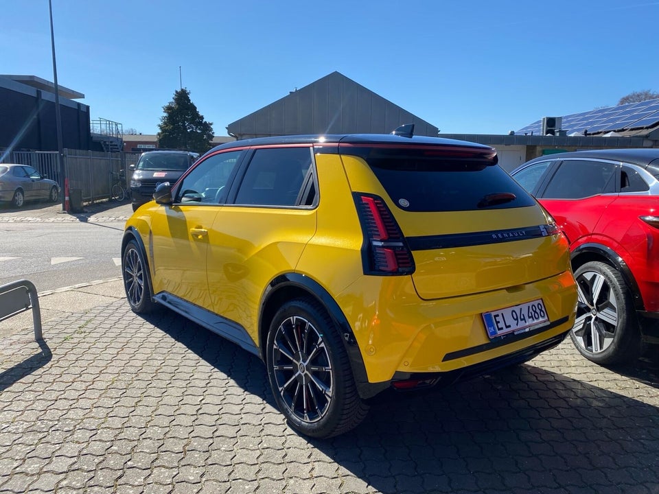 Renault 5 E-Tech 52 Iconic 5d