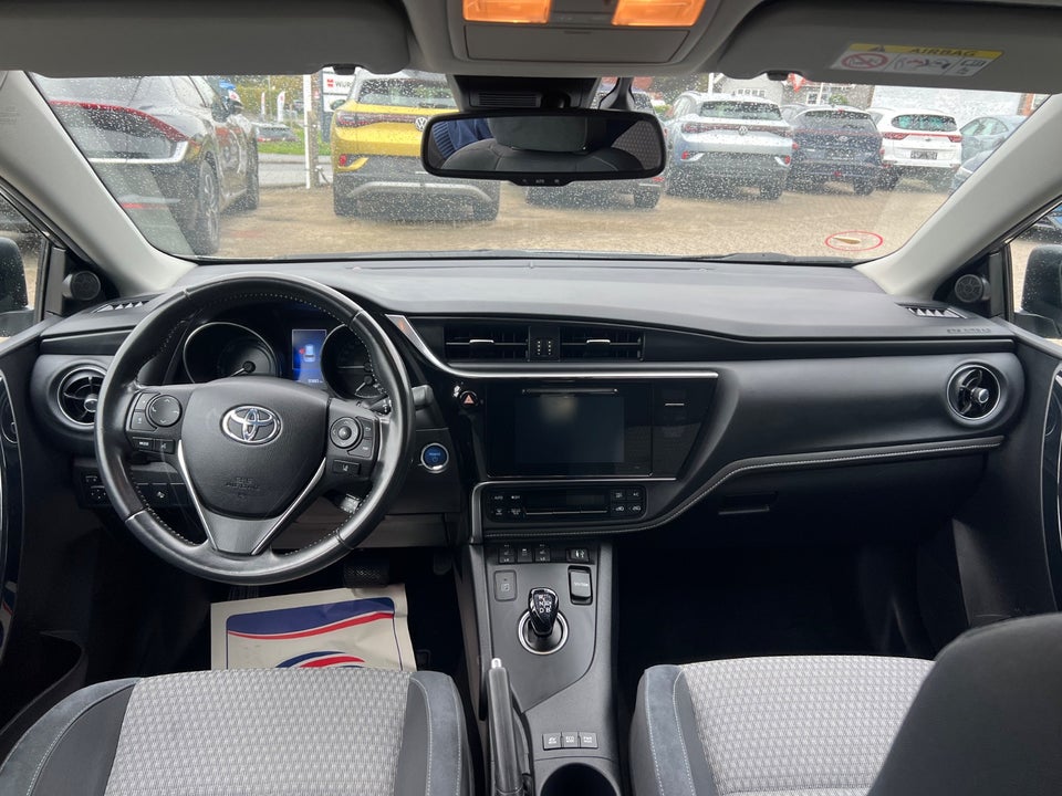 Toyota Auris 1,8 Hybrid H2 Selected Touring Sports CVT 5d