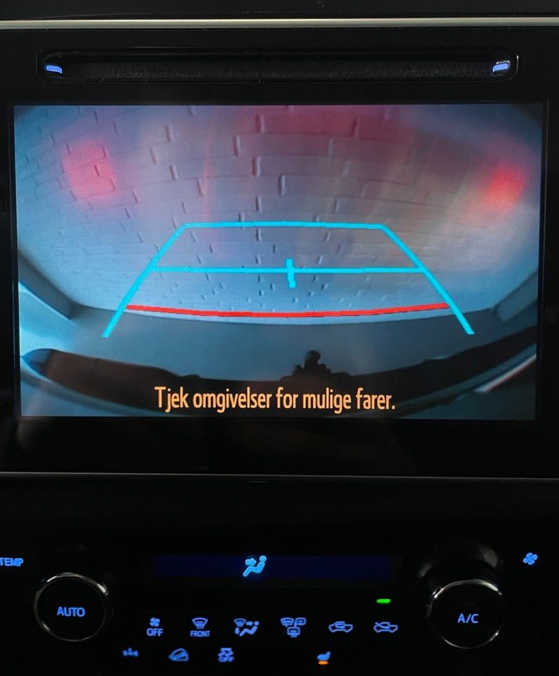 Toyota HiLux 2,4 D-4D 150 T3 Db.Kab aut. 4x4 4d