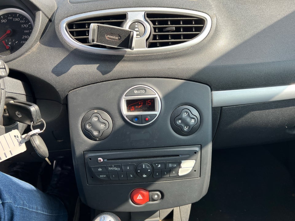 Renault Clio III 1,2 16V TCe Expression 5d