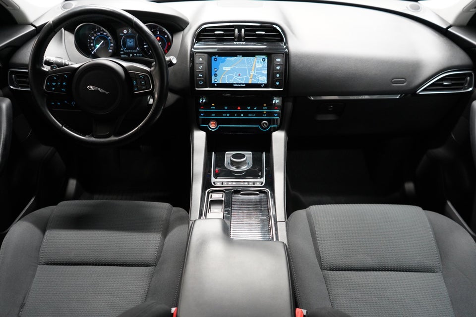 Jaguar F-Pace 2,0 D180 Pure aut. 5d