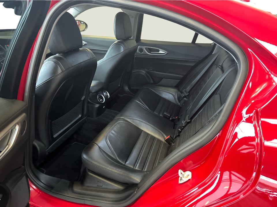 Alfa Romeo Giulia 2,0 T 280 Veloce aut. Q4 4d