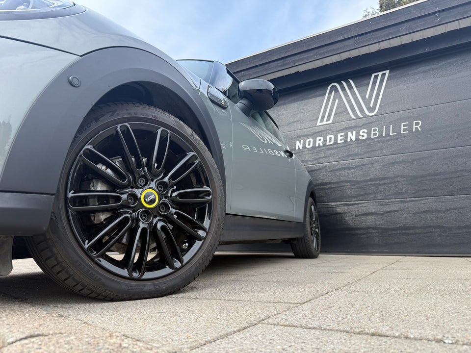 MINI Cooper SE Classic Trim 3d