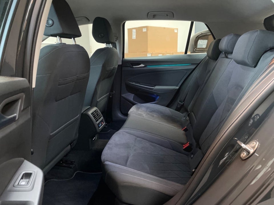 VW Golf VIII 1,4 eHybrid DSG 5d