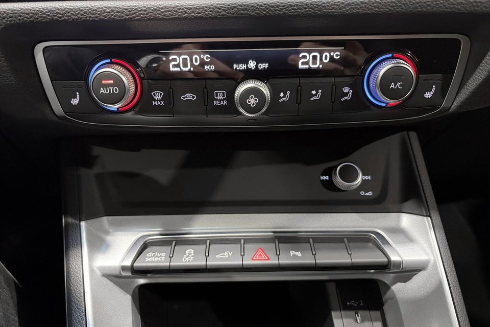 Audi Q3 45 TFSi e Attitude plus S-tr. 5d