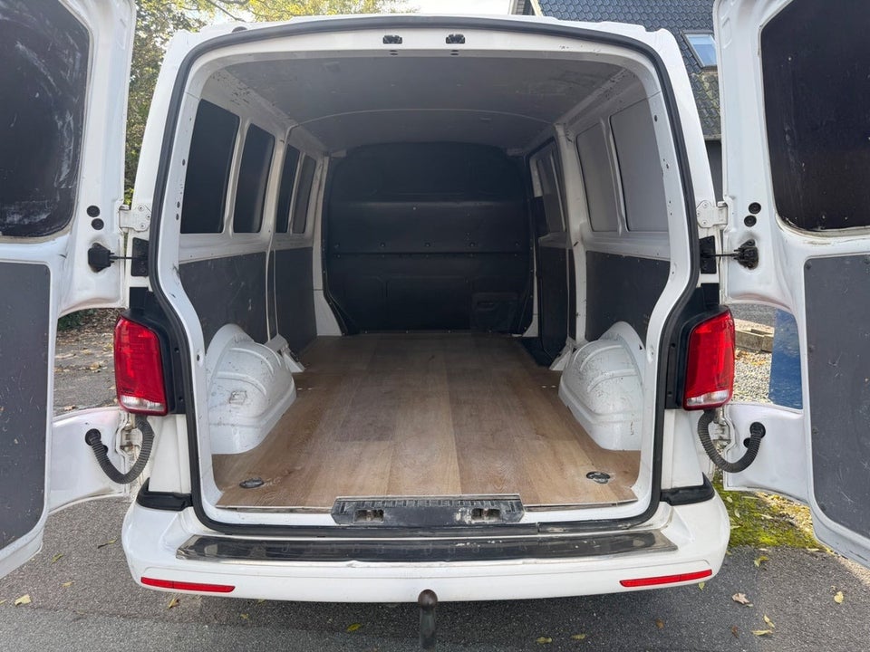 VW Transporter 2,0 TDi 150 Kassevogn DSG lang