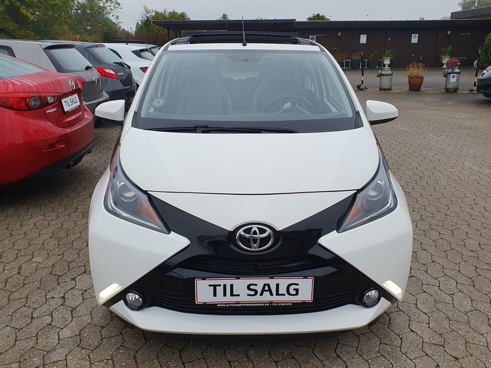 Toyota Aygo 1,0 VVT-i x-wave Sky 5d