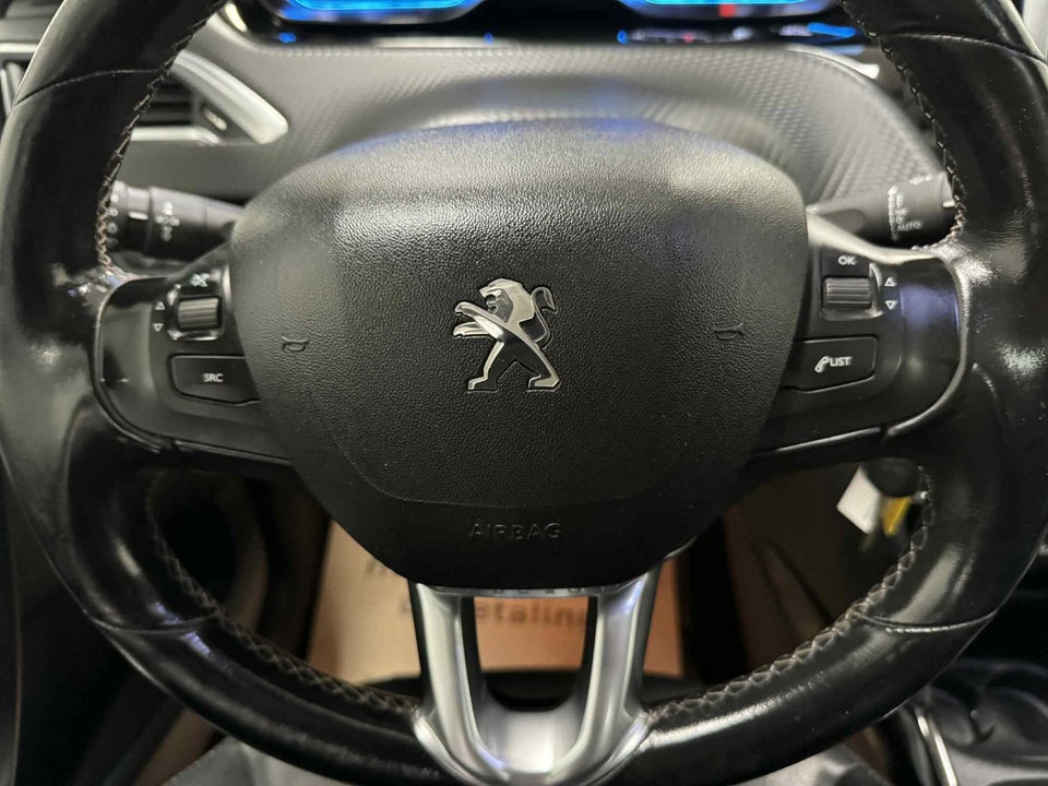 Peugeot 2008 1,6 BlueHDi 100 Allure Sky 5d
