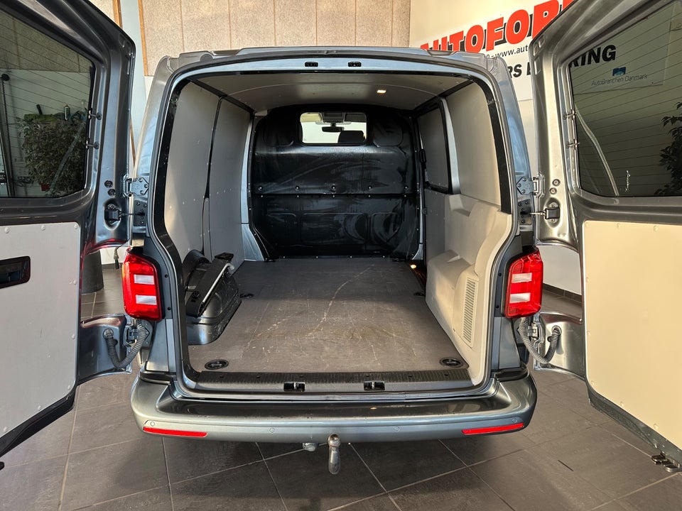 VW Transporter 2,0 TDi 150 Kassevogn DSG kort