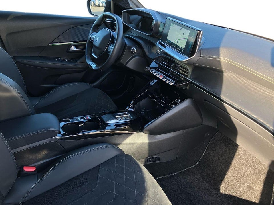 Peugeot e-208 50 GT Sky 5d