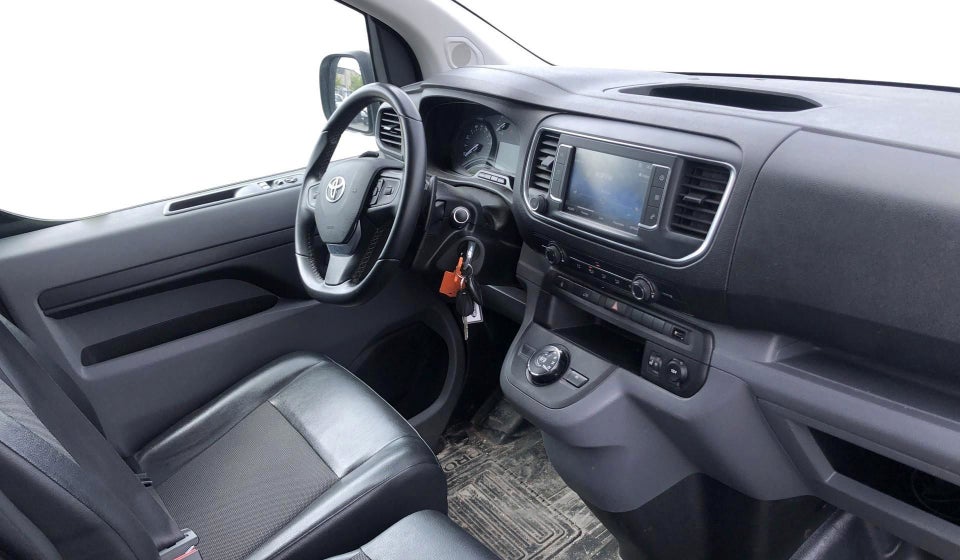 Toyota ProAce 2,0 D 122 Medium Comfort Master aut. 5d