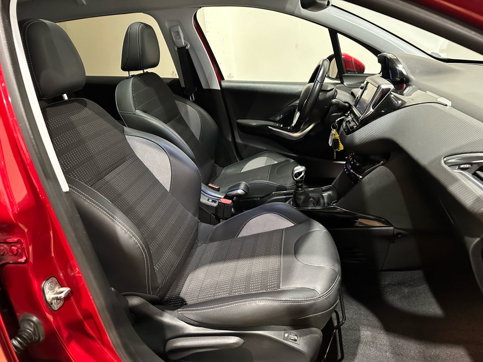 Peugeot 2008 1,2 PureTech 130 Allure+ 5d