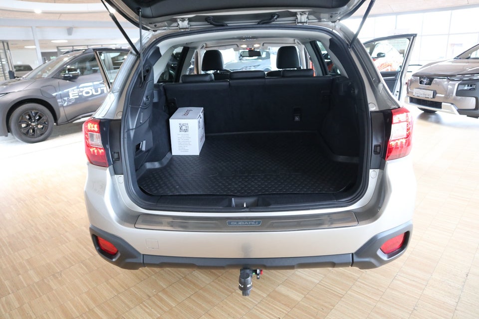Subaru Outback 2,5 Summit CVT 5d