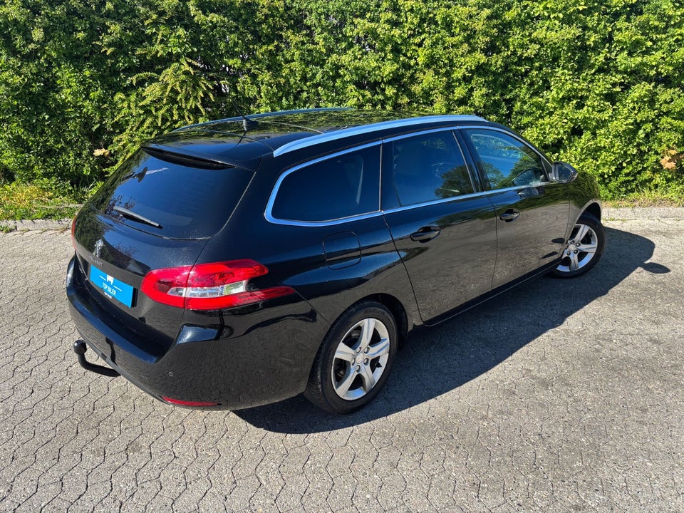 Peugeot 308 1,2 e-THP 130 Allure Sky SW 5d