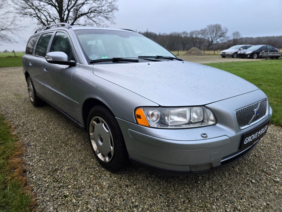 Volvo V70 2,4 140 Momentum 5d